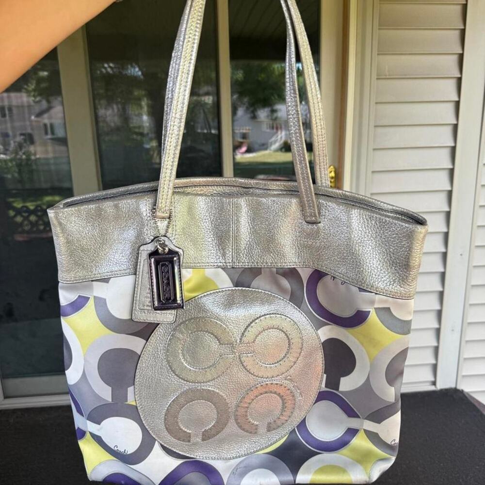 Vintage coach julia op art